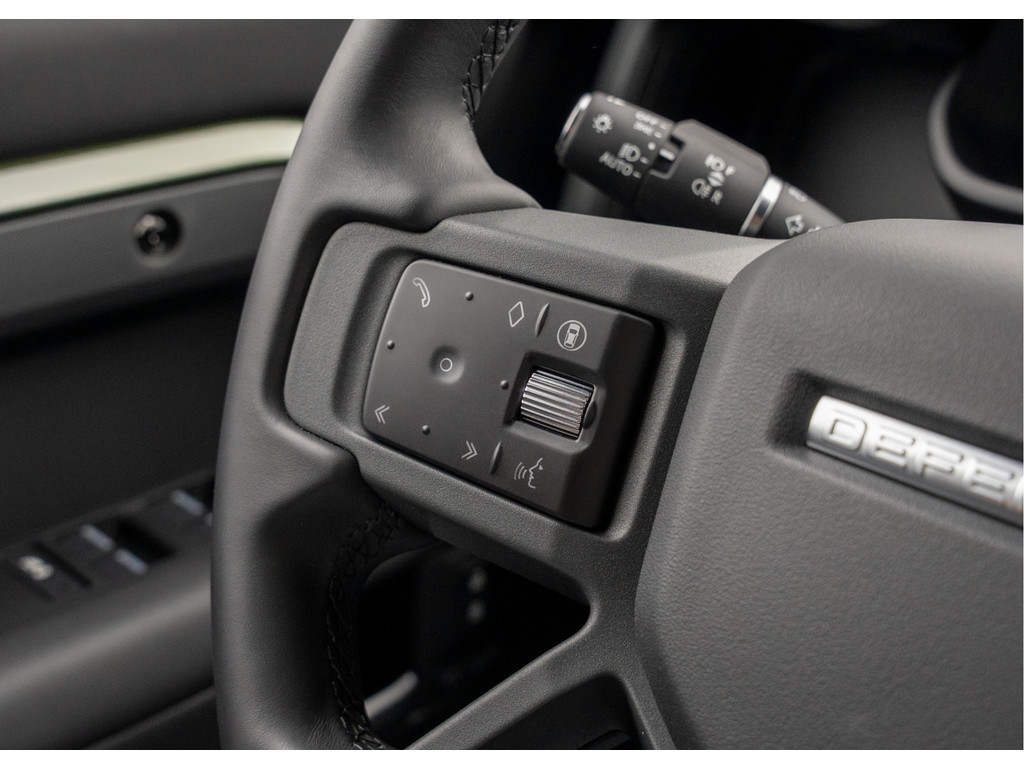 Land Rover Defender 110 P300e 110 X-Dynamic HSE - 28