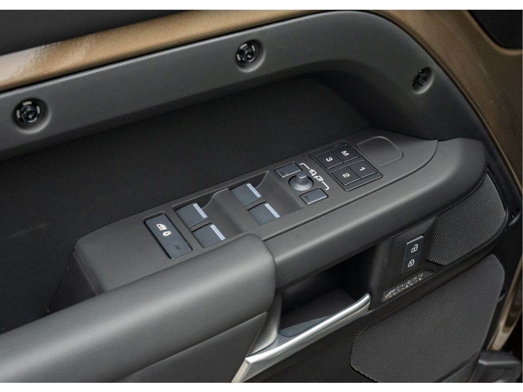 Land Rover Defender 110 P300e 110 X-Dynamic HSE - 19