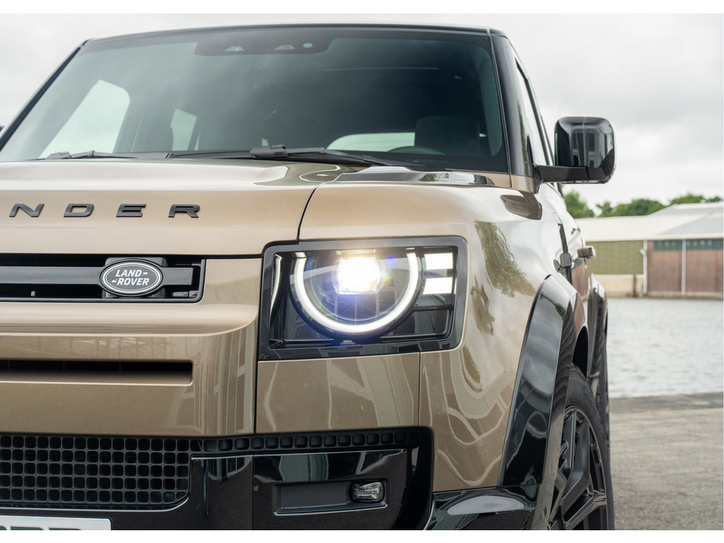 Land Rover Defender 110 P300e 110 X-Dynamic HSE - 44