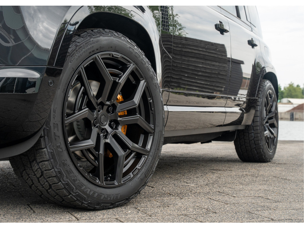 Land Rover Defender 110 P300e 110 X-Dynamic HSE - 44