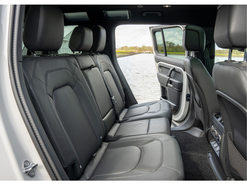 Land Rover Defender 110 P300e 110 X-Dynamic HSE - 23
