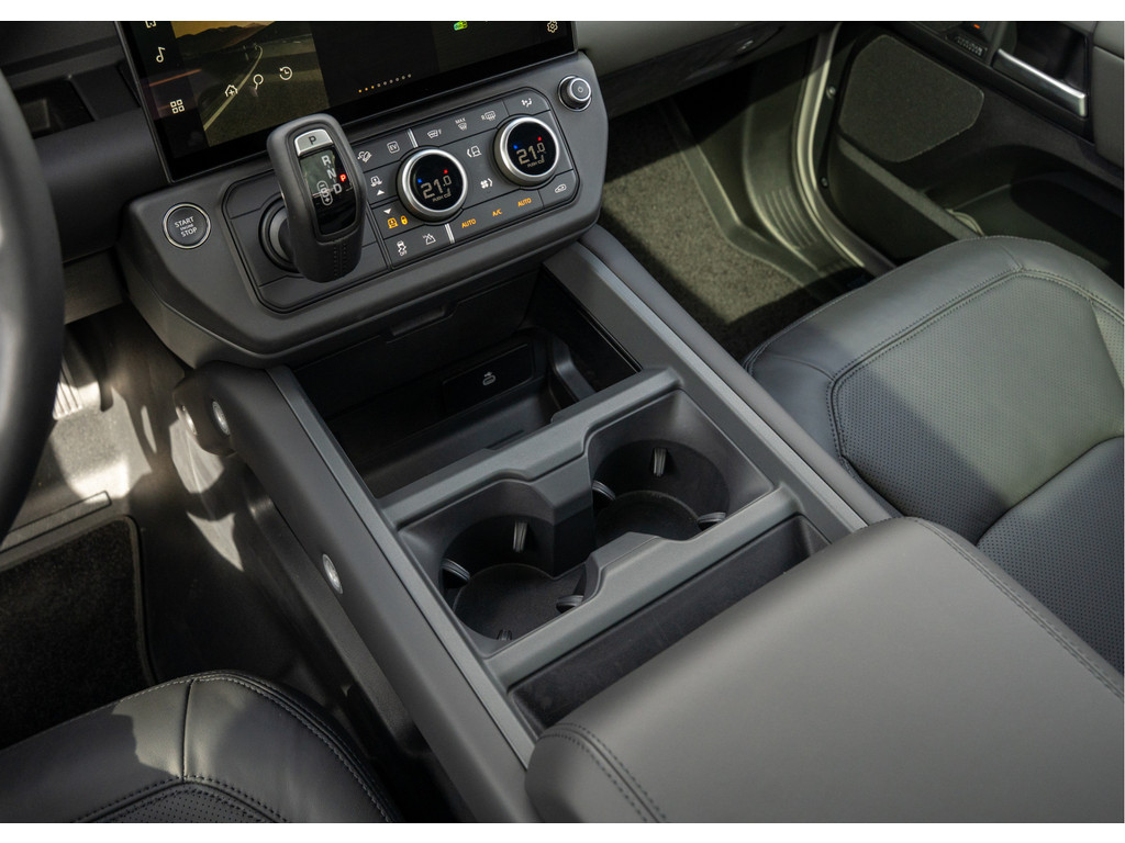 Land Rover Defender 110 P300e 110 X-Dynamic HSE - 29