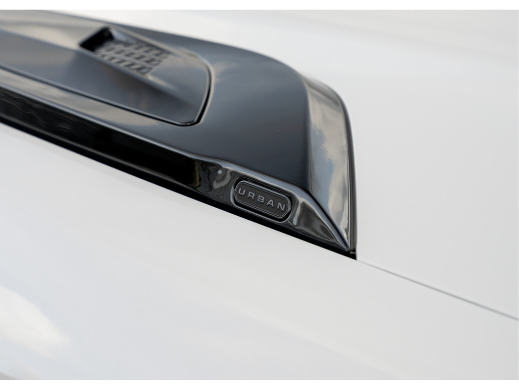 Land Rover Defender 110 P300e 110 X-Dynamic HSE - 4