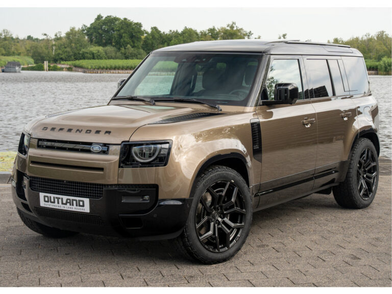 Land Rover Defender 110 P300e 110 X-Dynamic HSE