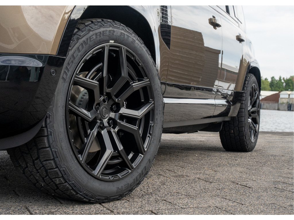 Land Rover Defender 110 P300e 110 X-Dynamic HSE - 42