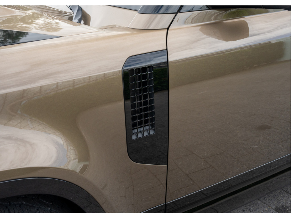 Land Rover Defender 110 P300e 110 X-Dynamic HSE - 44