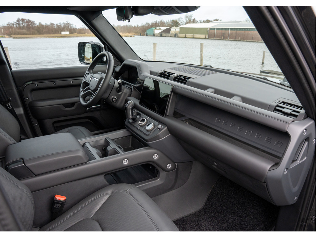 Land Rover Defender 110 P300e 110 X-Dynamic HSE - 18