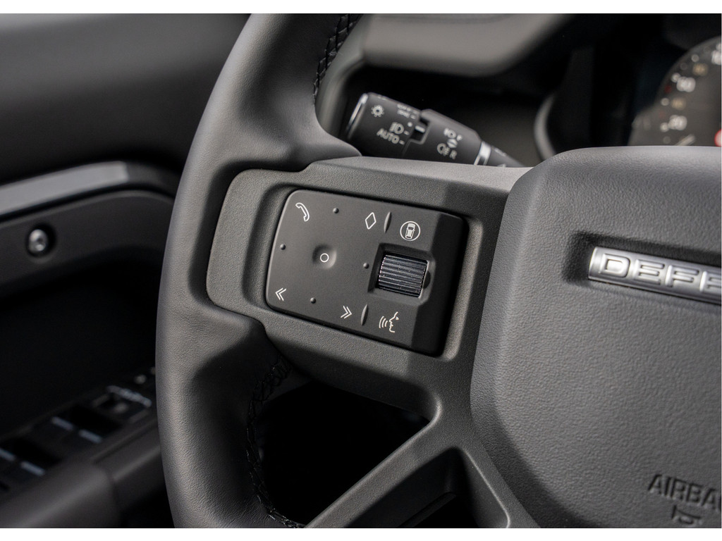 Land Rover Defender 110 P300e 110 X-Dynamic HSE - 25
