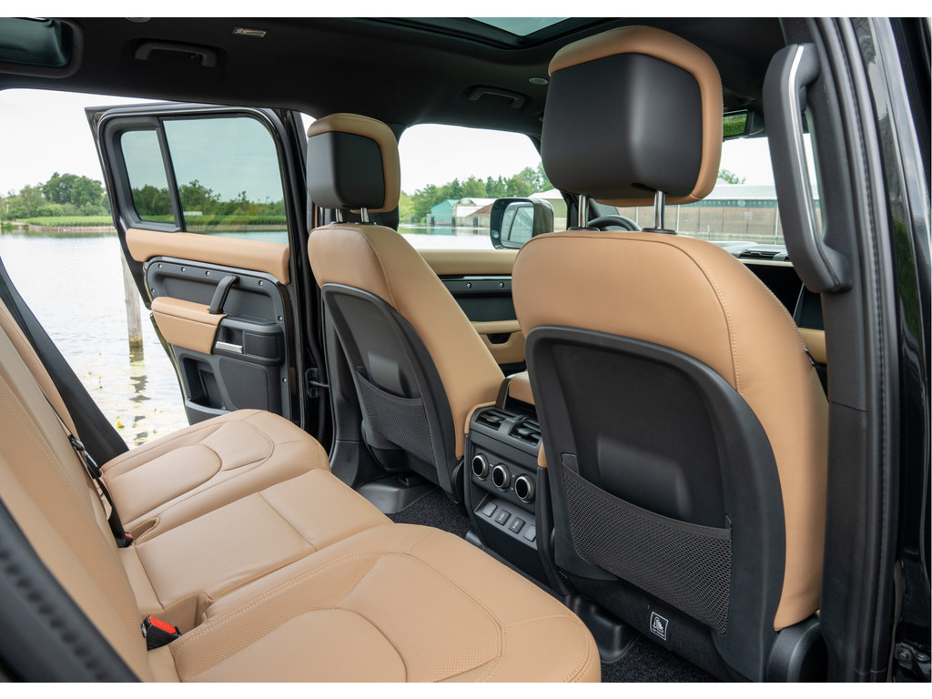 Land Rover Defender 110 P300e 110 X-Dynamic HSE - 23