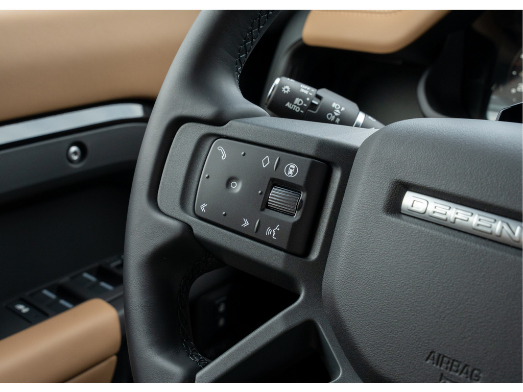 Land Rover Defender 110 P300e 110 X-Dynamic HSE - 28