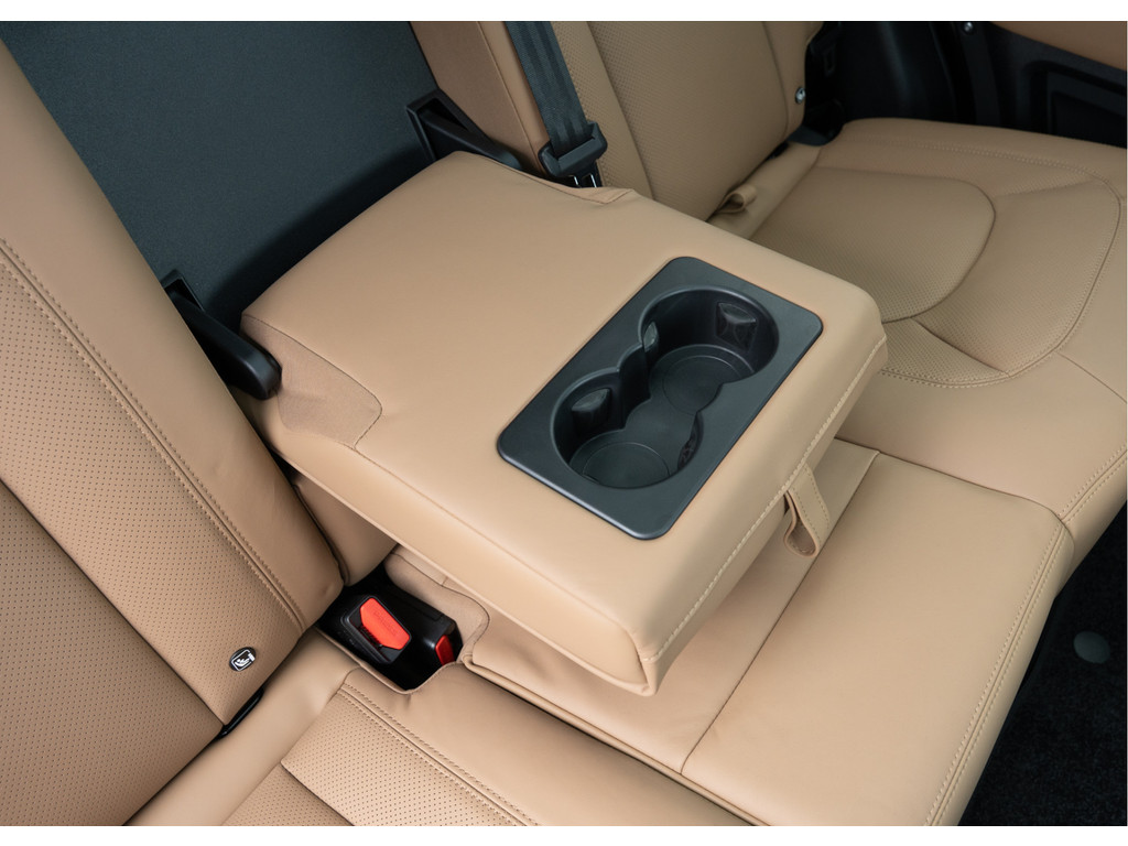 Land Rover Defender 110 P300e 110 X-Dynamic HSE - 20