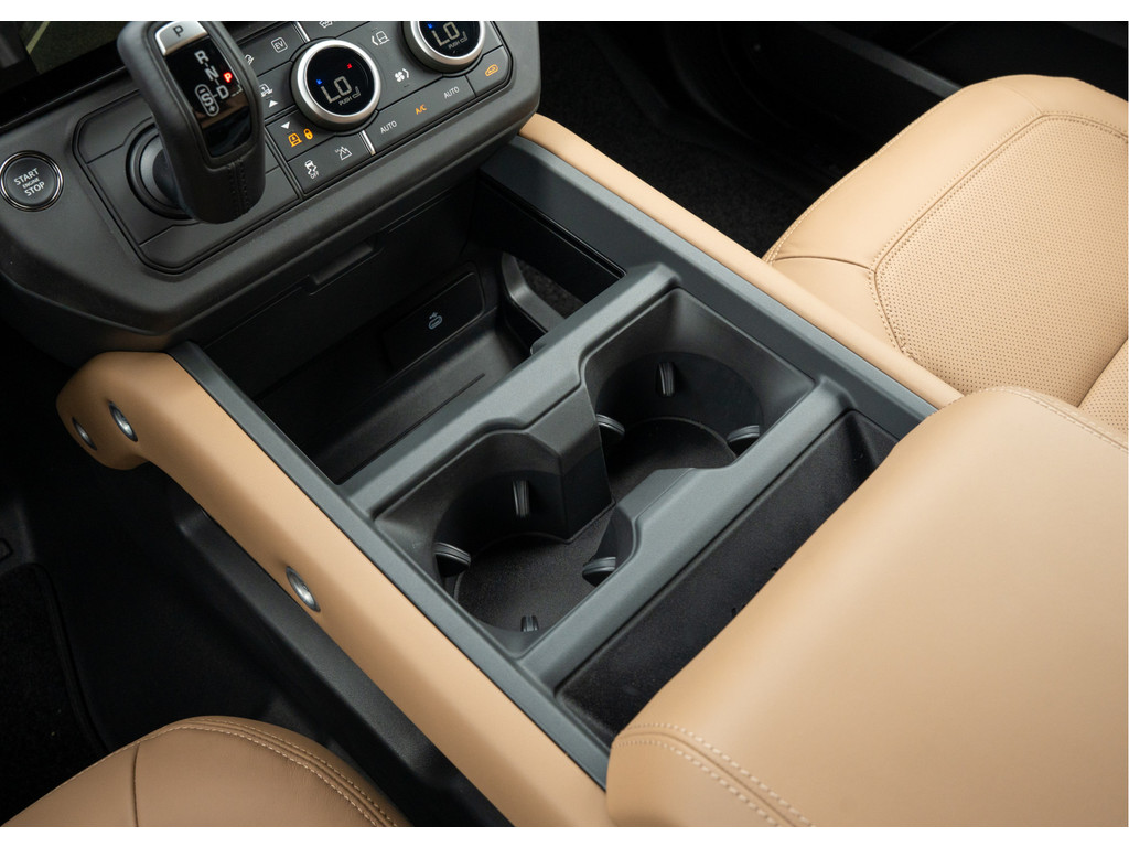 Land Rover Defender 110 P300e 110 X-Dynamic HSE - 26