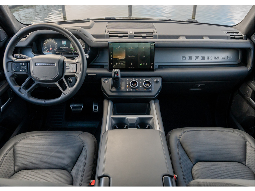 Land Rover Defender 110 P300e X - 12