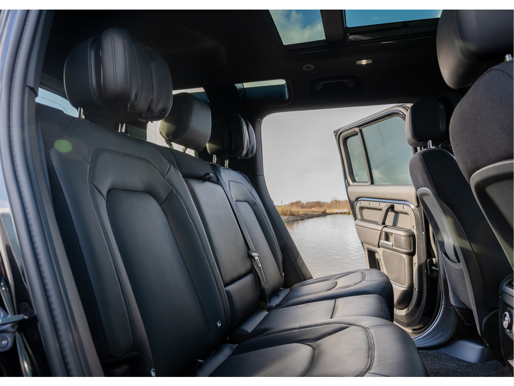 Land Rover Defender 110 P300e X - 16
