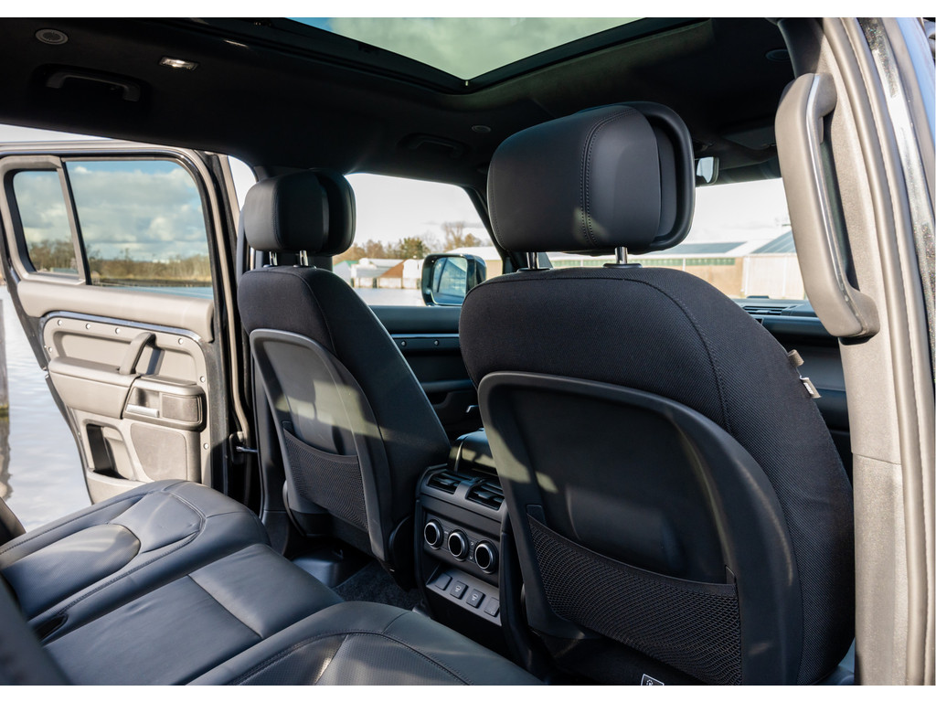 Land Rover Defender 110 P300e X - 18