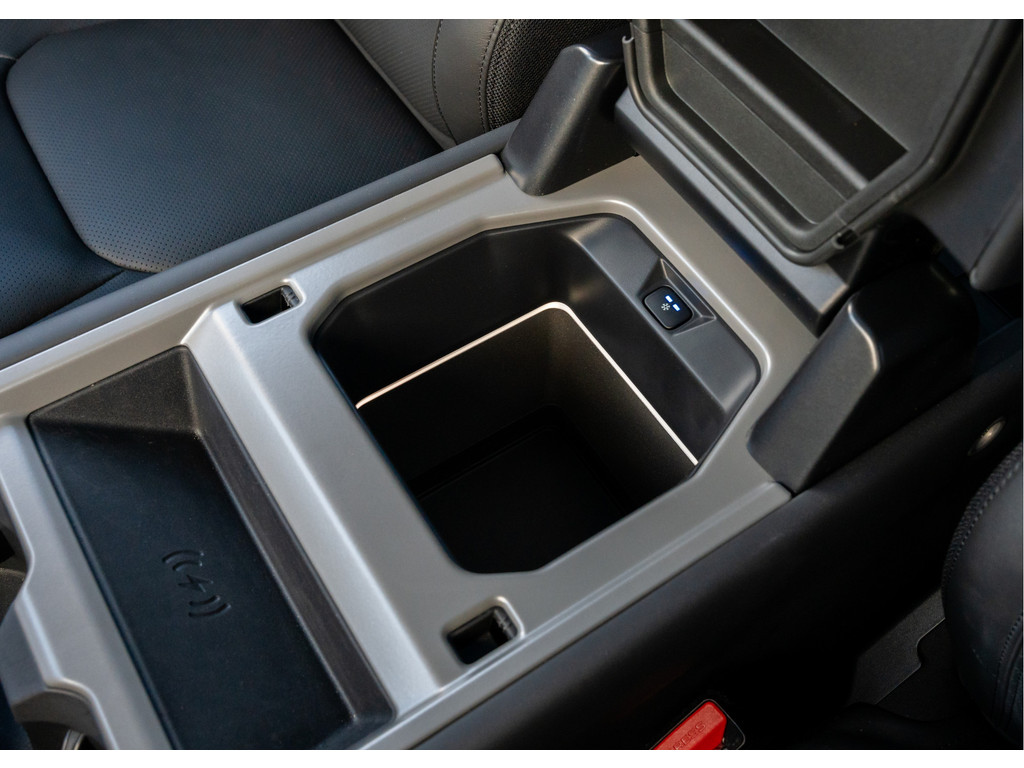 Land Rover Defender 110 P300e X - 24