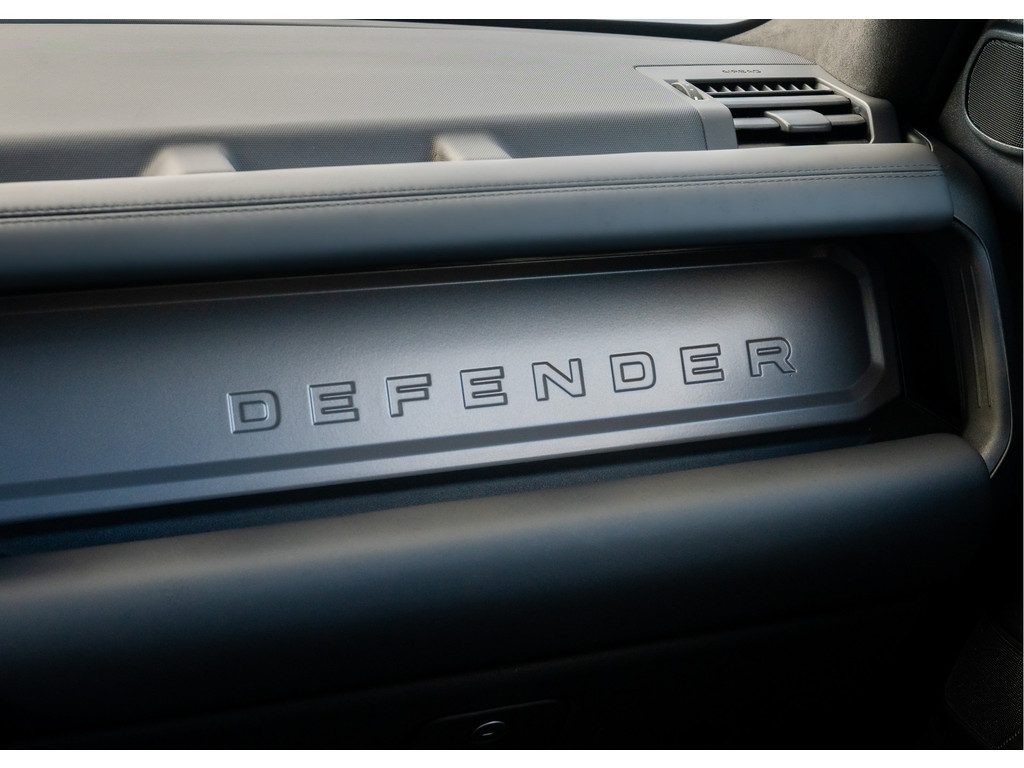 Land Rover Defender 110 P300e X - 27