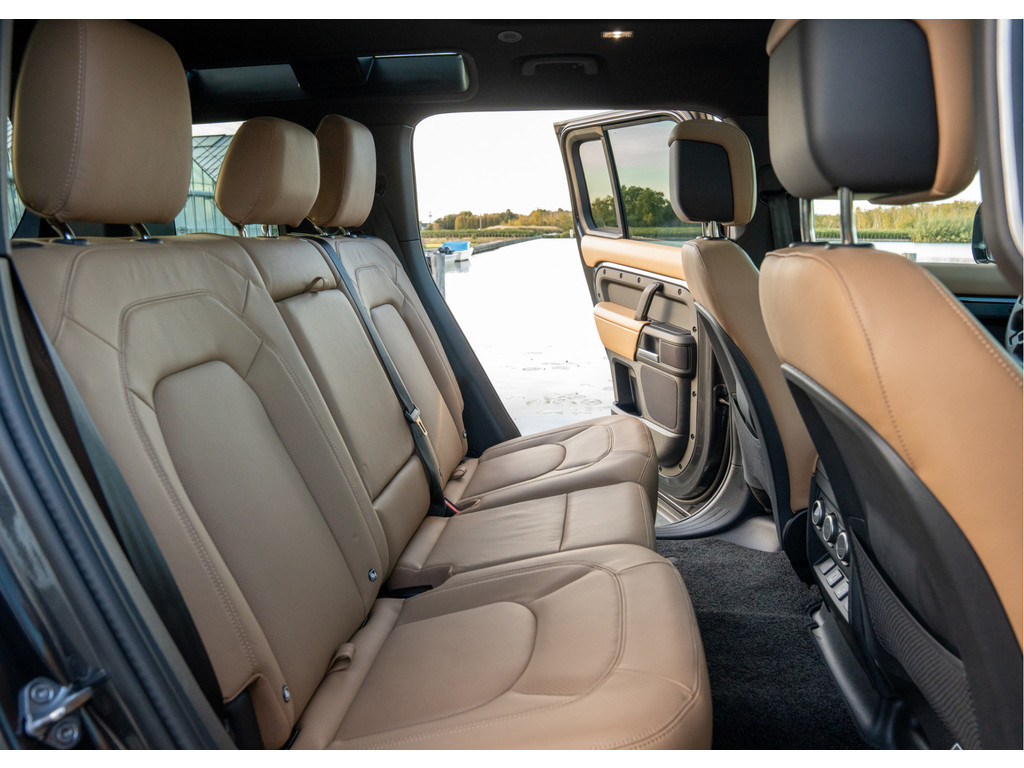 Land Rover Defender 110 P300e 110 X-Dynamic HSE - 22