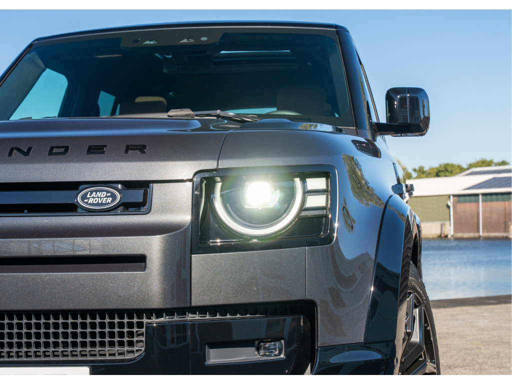 Land Rover Defender 110 P300e 110 X-Dynamic HSE - 42