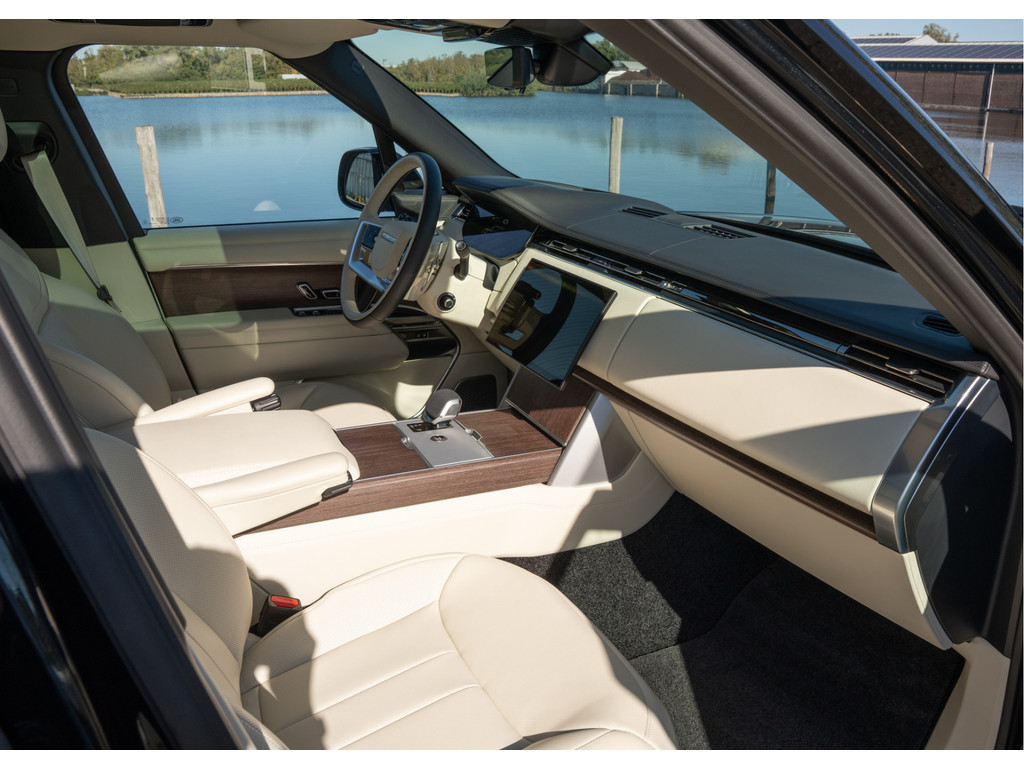 Land Rover Range Rover P460e LWB Autobiography - 15