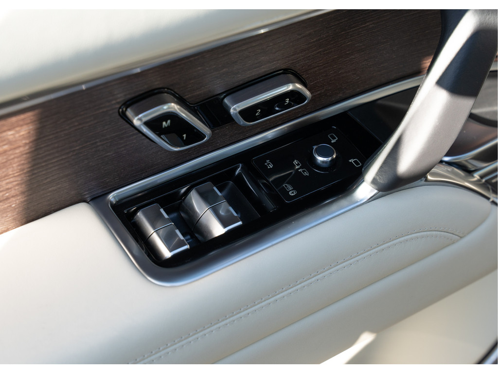 Land Rover Range Rover P460e LWB Autobiography - 16