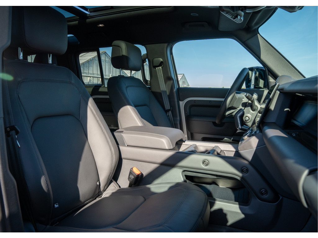 Land Rover Defender 110 P300e 110 X-Dynamic HSE - 17
