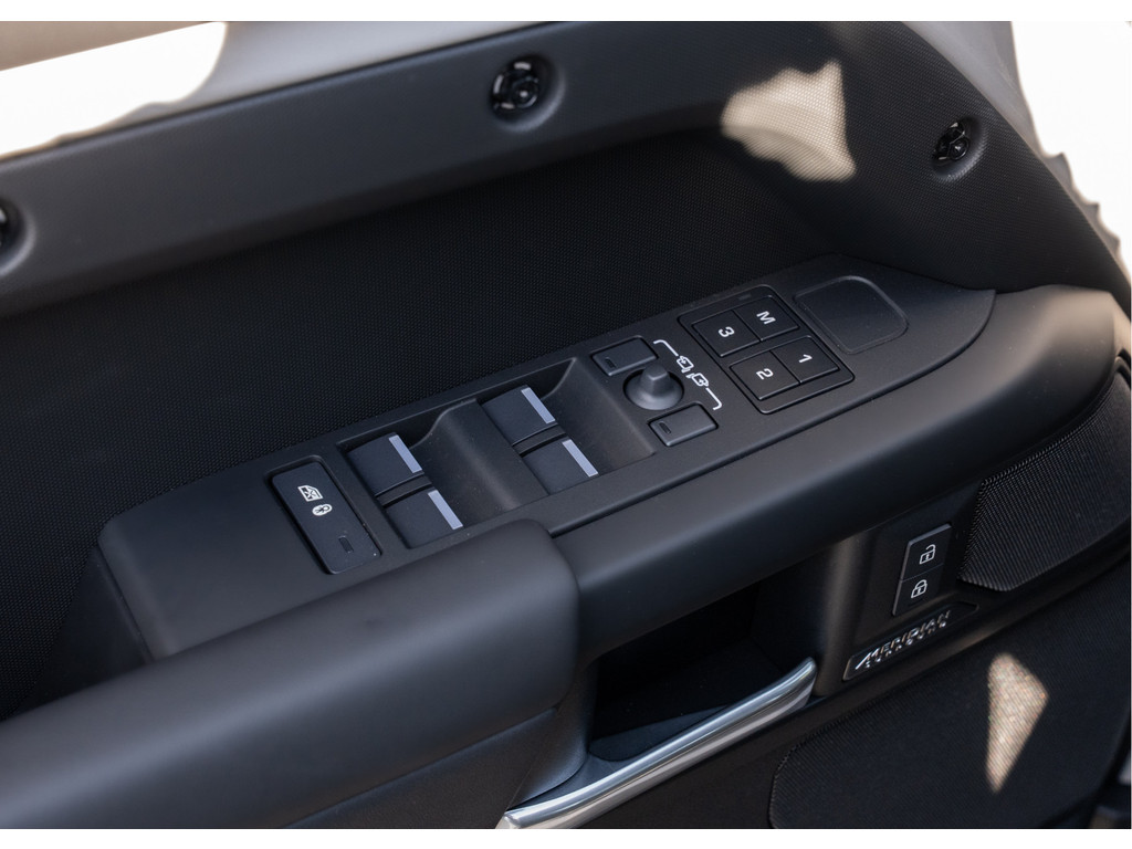 Land Rover Defender 110 P300e 110 X-Dynamic HSE - 20