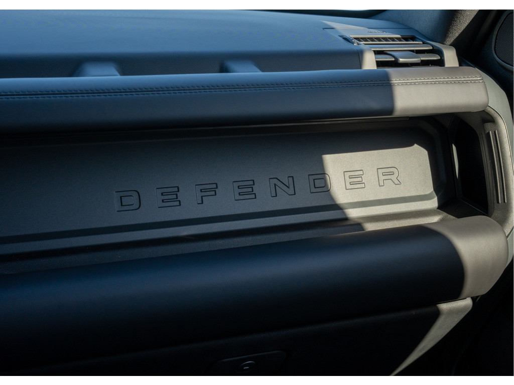 Land Rover Defender 110 P300e 110 X-Dynamic HSE - 29