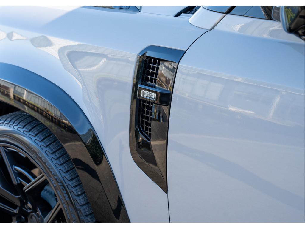 Land Rover Defender 110 P300e 110 X-Dynamic HSE - 44