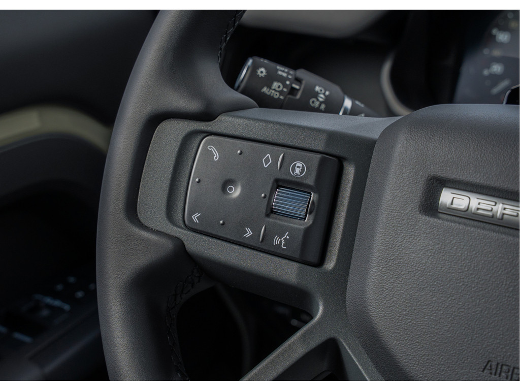 Land Rover Defender 110 P300e 110 X-Dynamic HSE - 19