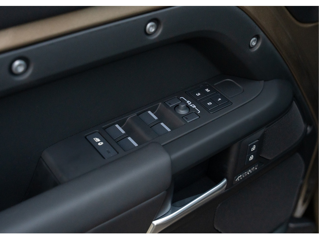 Land Rover Defender 110 P300e 110 X-Dynamic HSE - 22