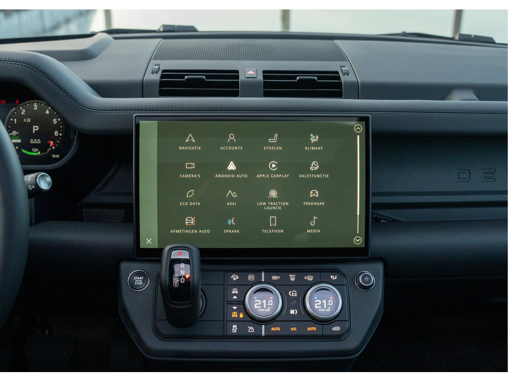 Land Rover Defender 110 P300e 110 X-Dynamic HSE - 24
