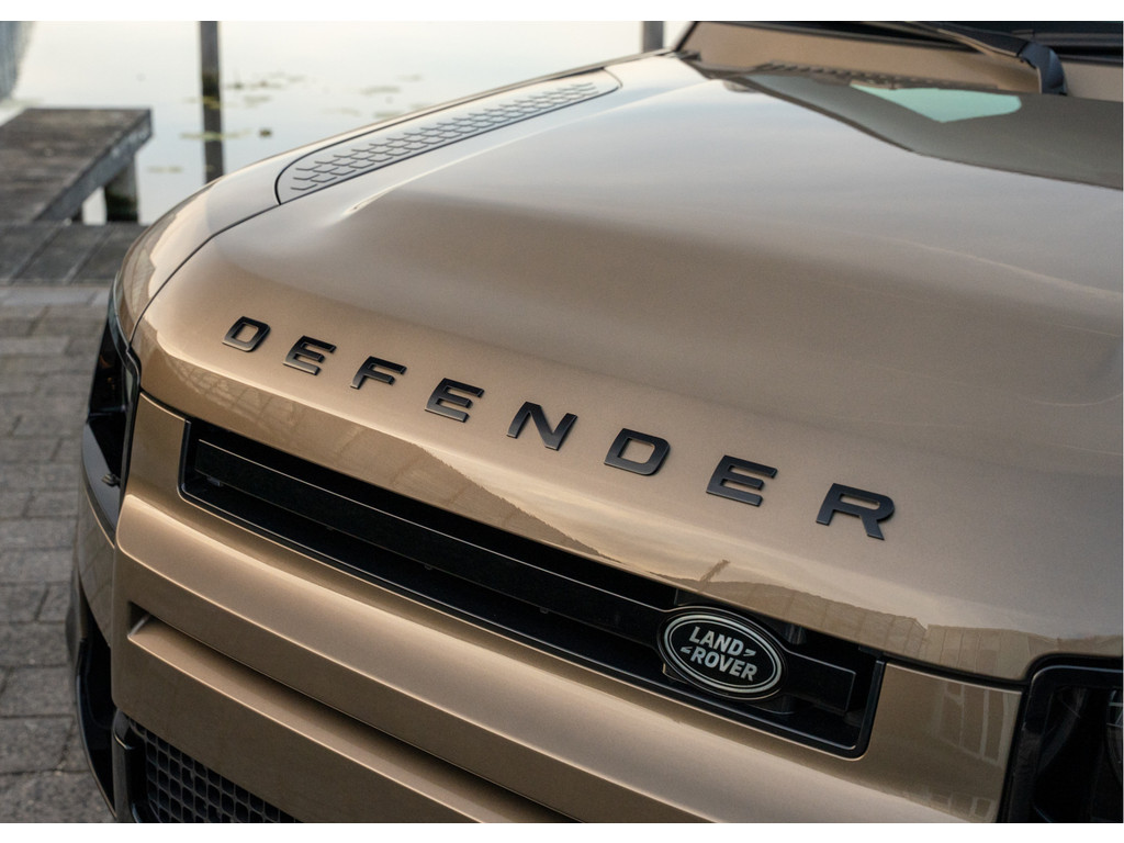 Land Rover Defender 110 P300e 110 X-Dynamic HSE - 36