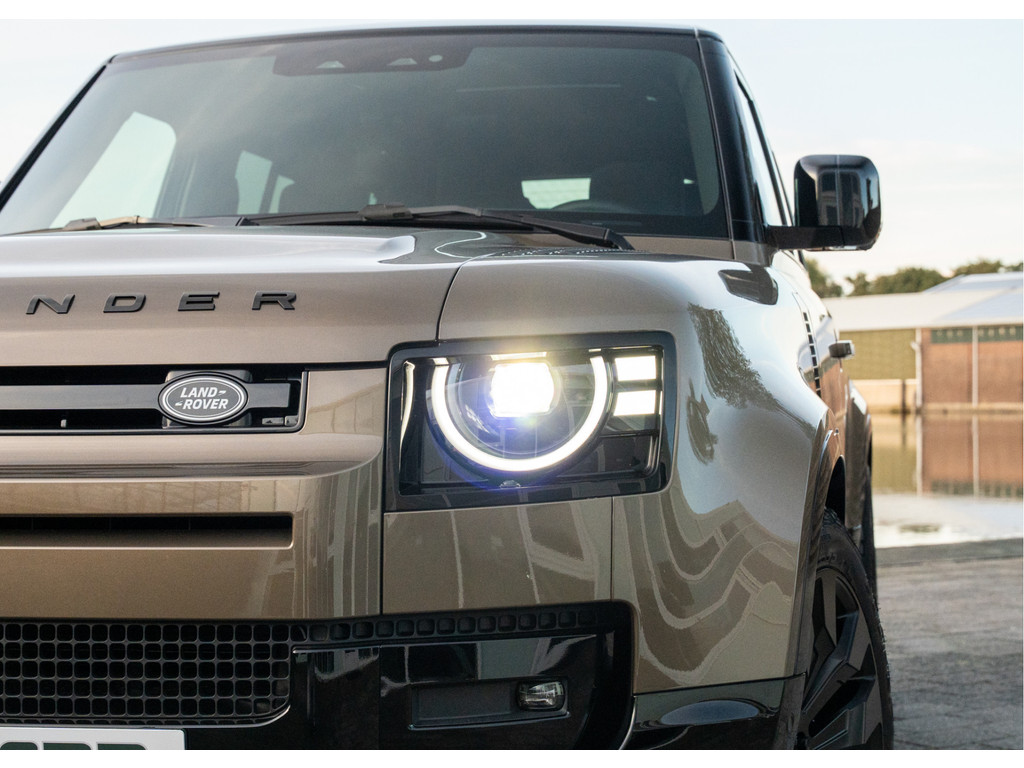 Land Rover Defender 110 P300e 110 X-Dynamic HSE - 37