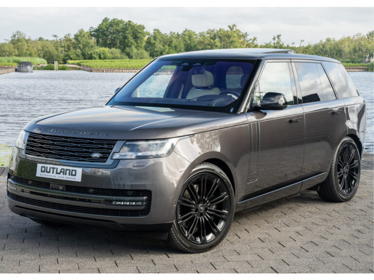 Land Rover Range Rover P460e HSE