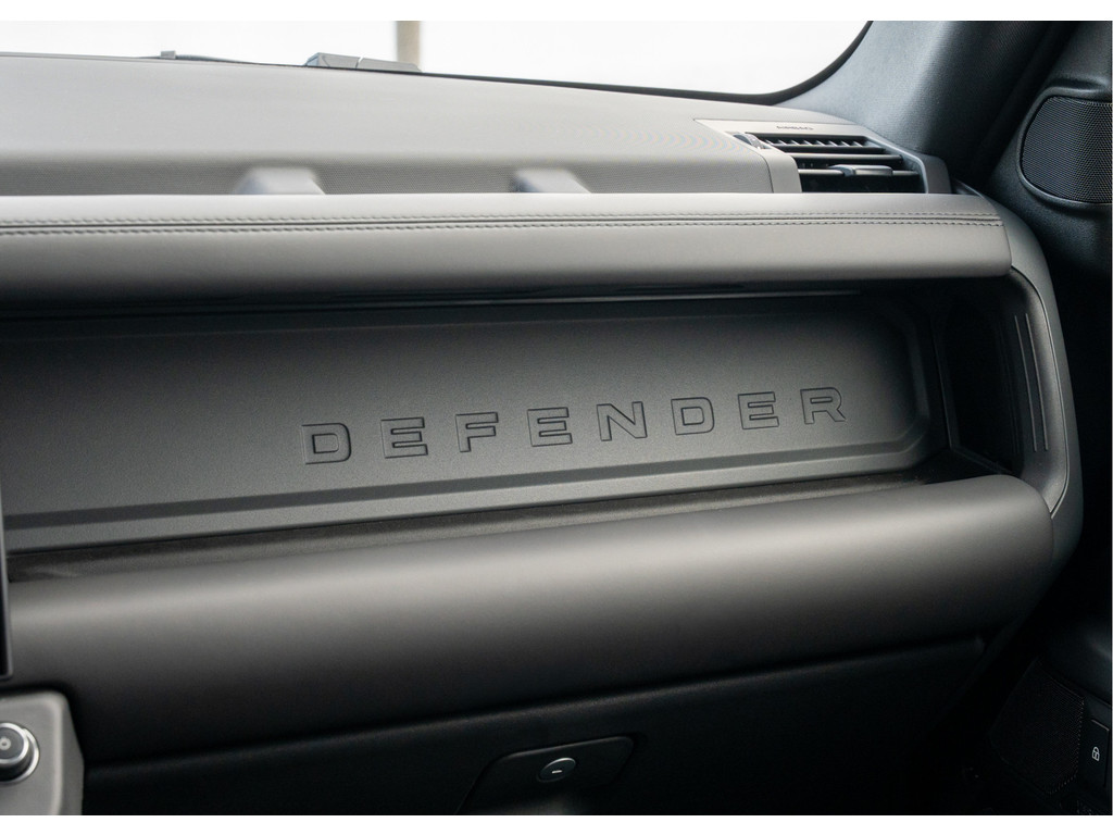 Land Rover Defender 110 P300e X-Dynamic HSE - 41