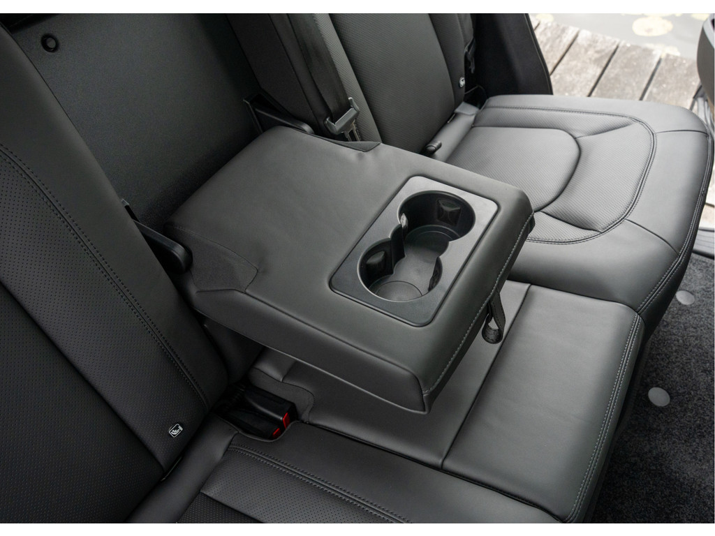 Land Rover Defender 110 P300e 110 X-Dynamic HSE - 24