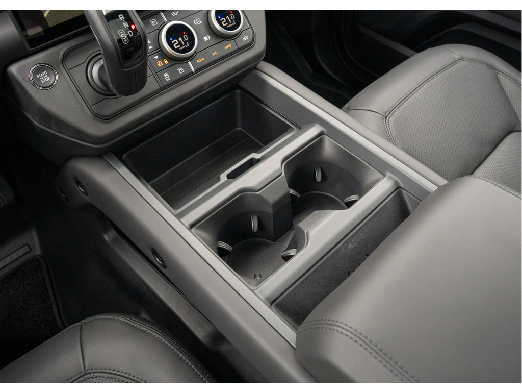 Land Rover Defender 110 P300e 110 X-Dynamic HSE - 30