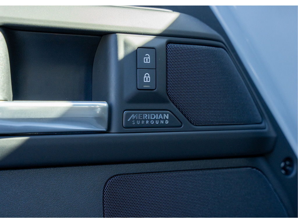 Land Rover Defender 110 P300e 110 X-Dynamic HSE - 21