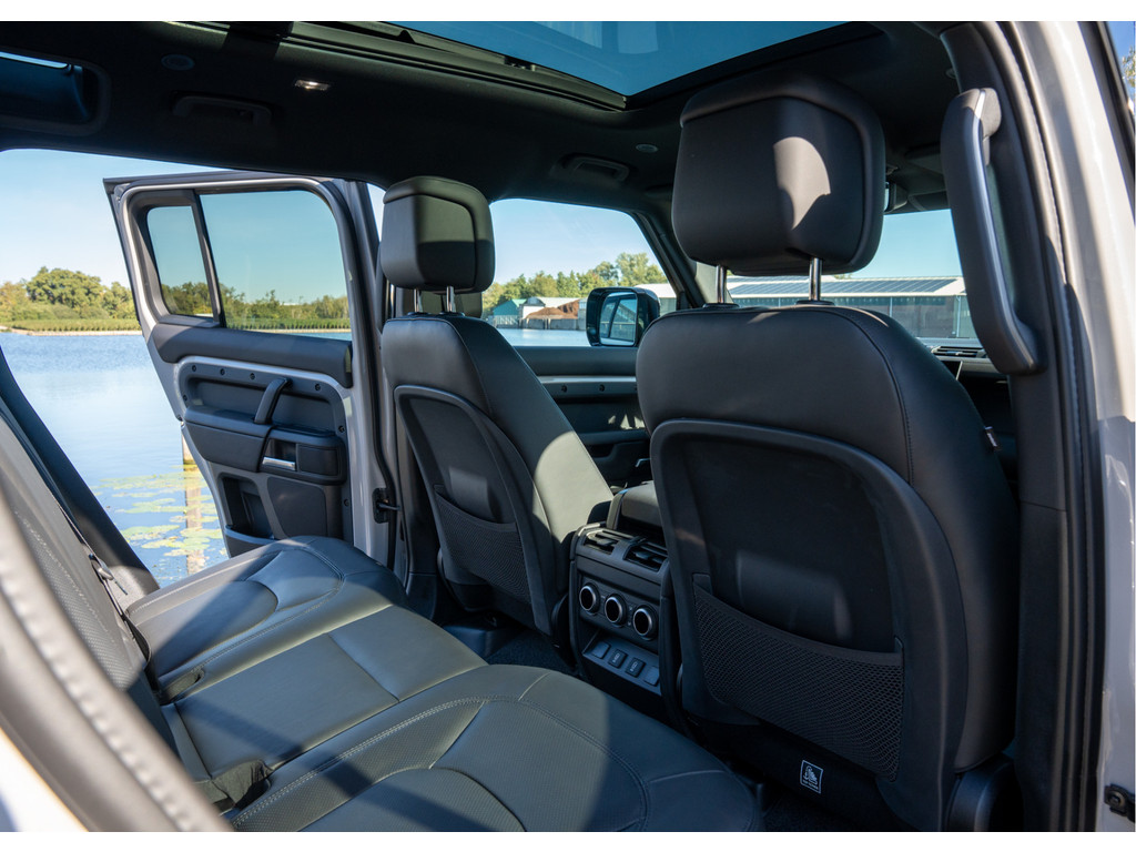 Land Rover Defender 110 P300e 110 X-Dynamic HSE - 24