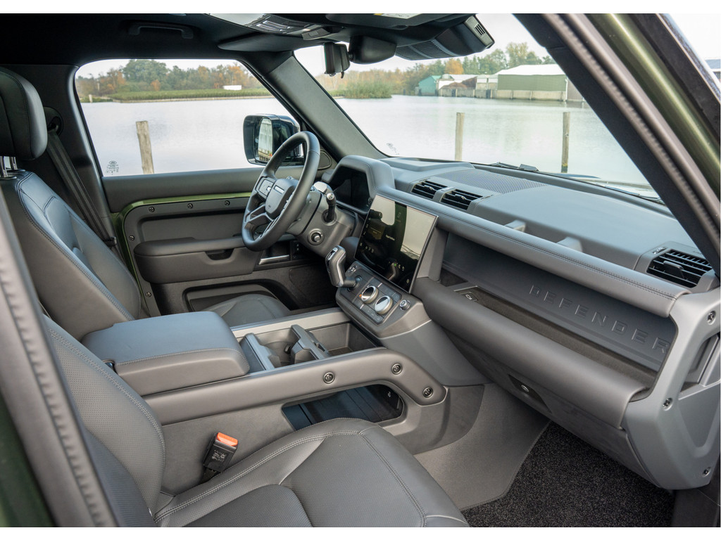 Land Rover Defender 110 P300e 110 X-Dynamic HSE - 17