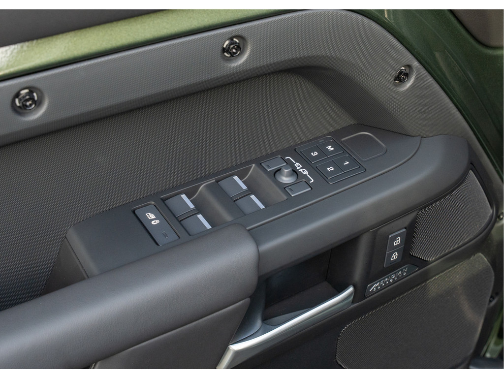 Land Rover Defender 110 P300e 110 X-Dynamic HSE - 18