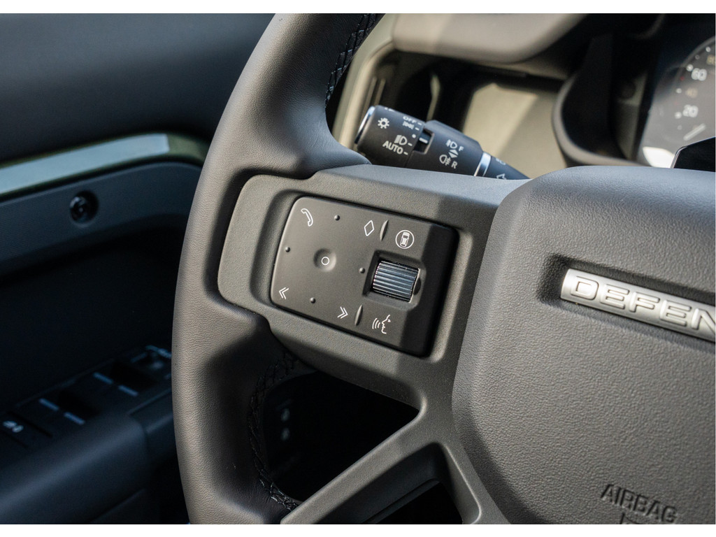 Land Rover Defender 110 P300e 110 X-Dynamic HSE - 24